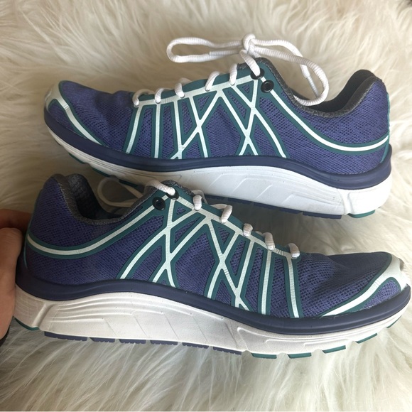 Size 9 - Pearl Izumi Women's EM Road M 3
V2 Running Shoe Women's Sport Shoes - Picture 9 of 10